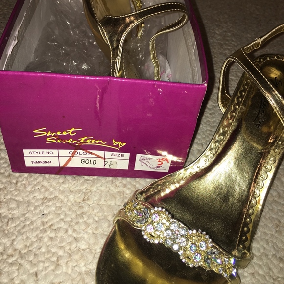 Shoes - Picture 3 of 5